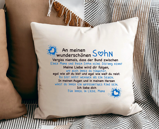 Weißes Kissen, bedruckt in schwarz blau mit Text An meinen wunderschönen Sohn... In Liebe Mama