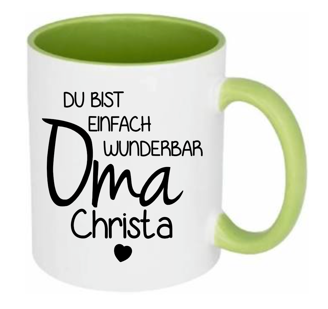 Grüne Tasse mit Spruch Du bist einfach wunderbar Oma und dem Wunschnamen darunter mit schwarzem Herz