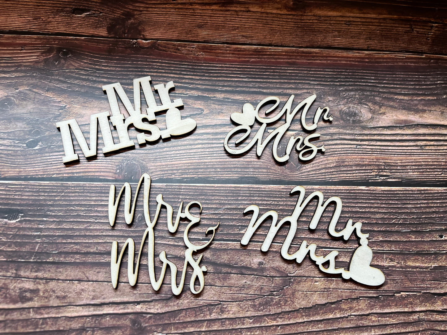 Cake Topper Mr. & Mrs. aus Holz verschiedene Designs