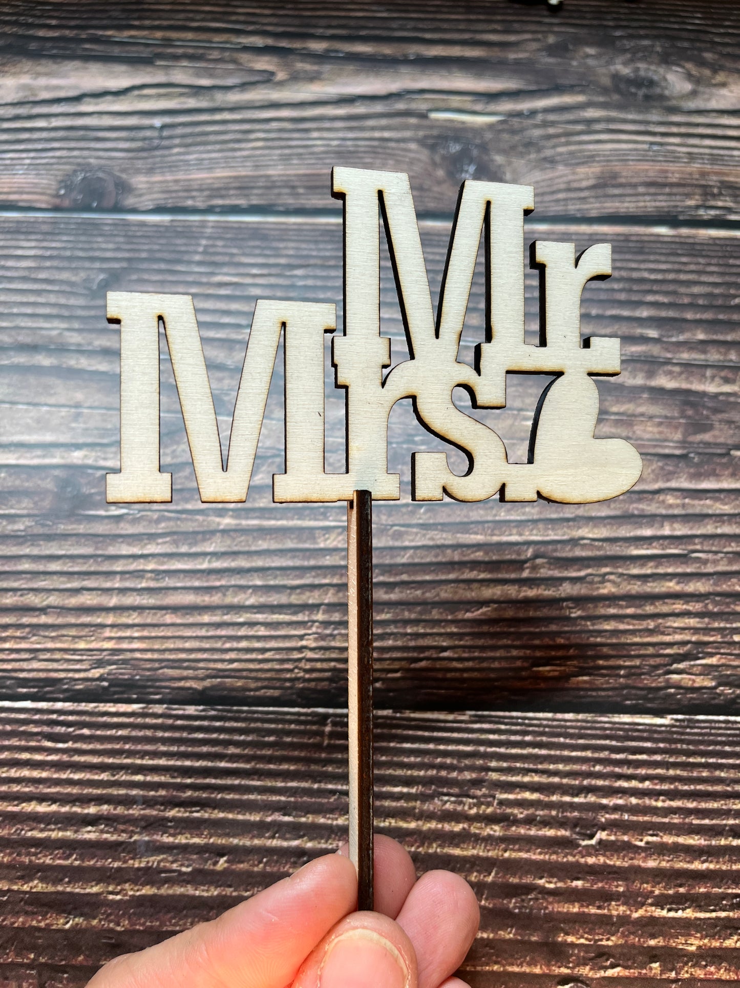 Cake Topper Mr. & Mrs. aus Holz verschiedene Designs