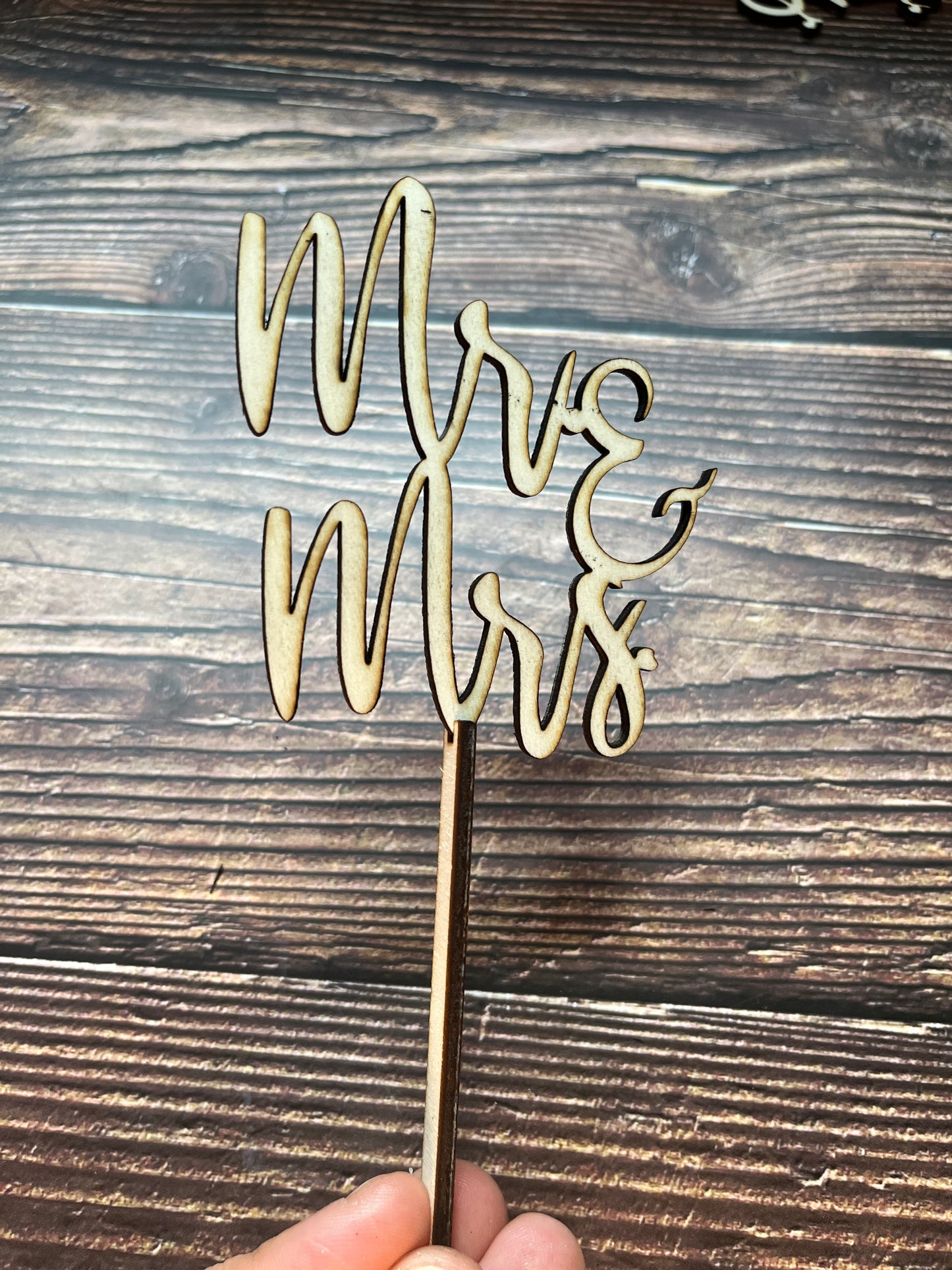 Cake Topper Mr. & Mrs. aus Holz verschiedene Designs