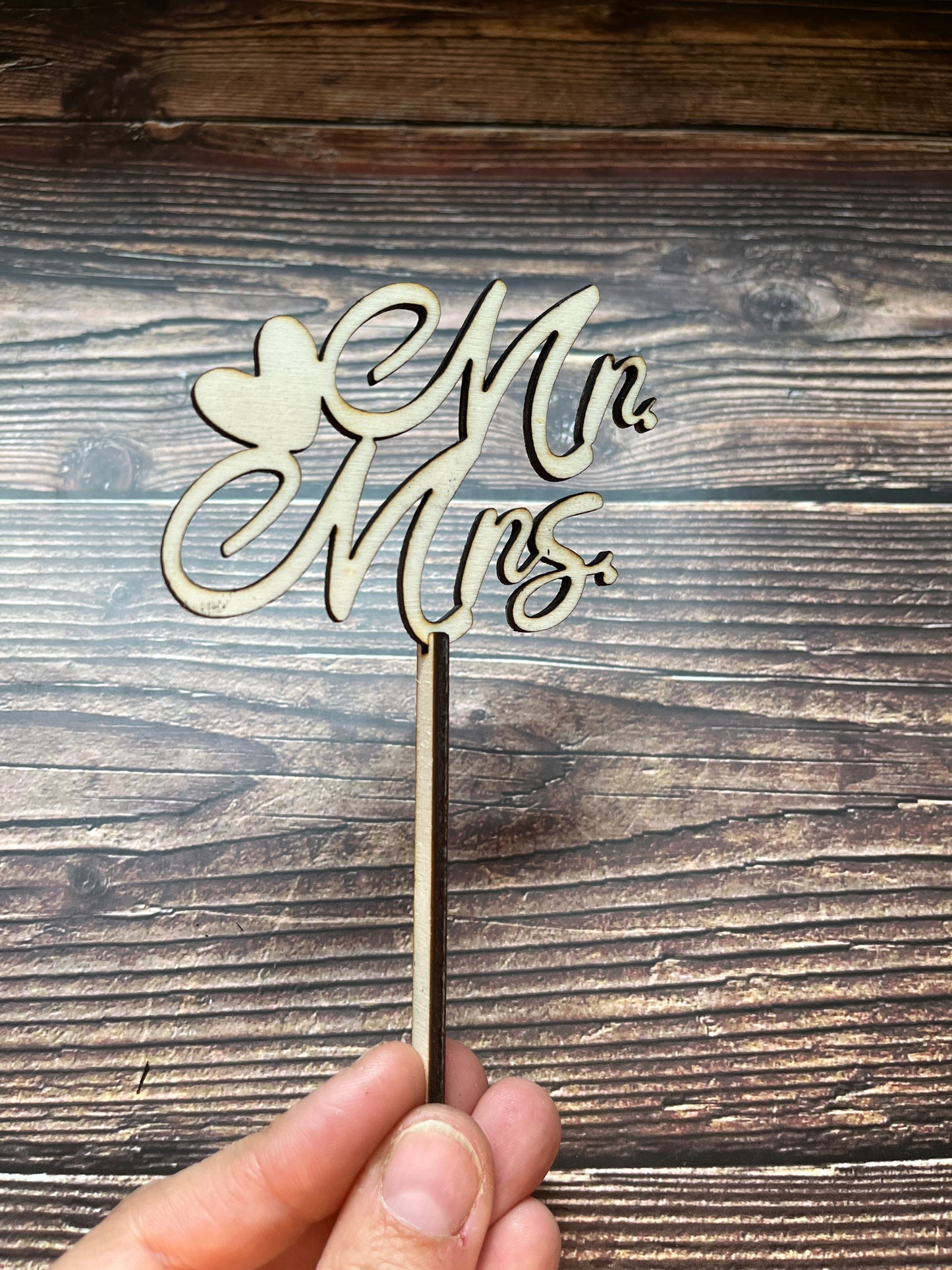 Cake Topper Mr. & Mrs. aus Holz verschiedene Designs