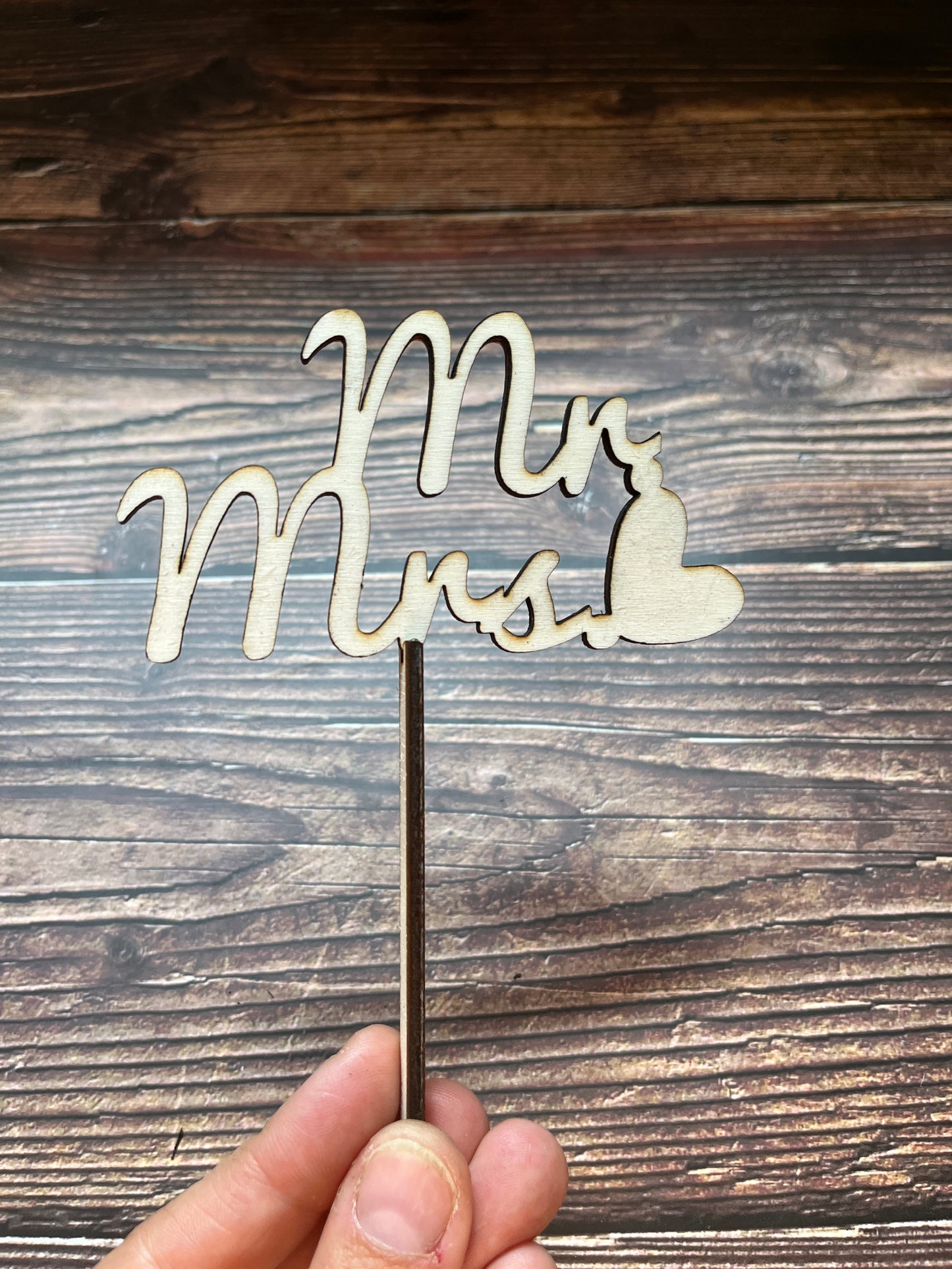 Cake Topper Mr. & Mrs. aus Holz verschiedene Designs