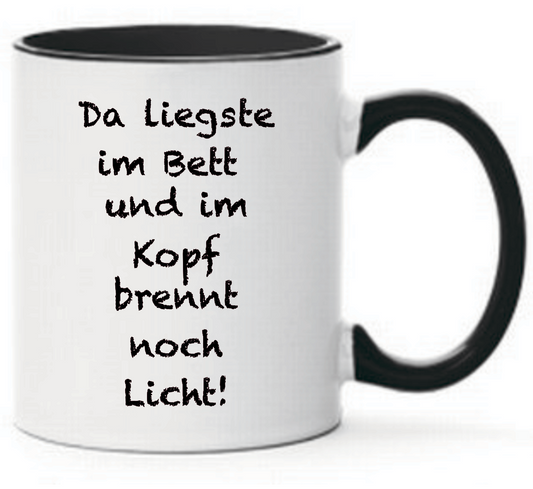 Schwarze Tasse mit Spruch Da liegste im Bett und im Kopf brennt noch Licht! Eine Tasse für alle die nicht zur Ruhe kommen und das auch mal sagen wollen.