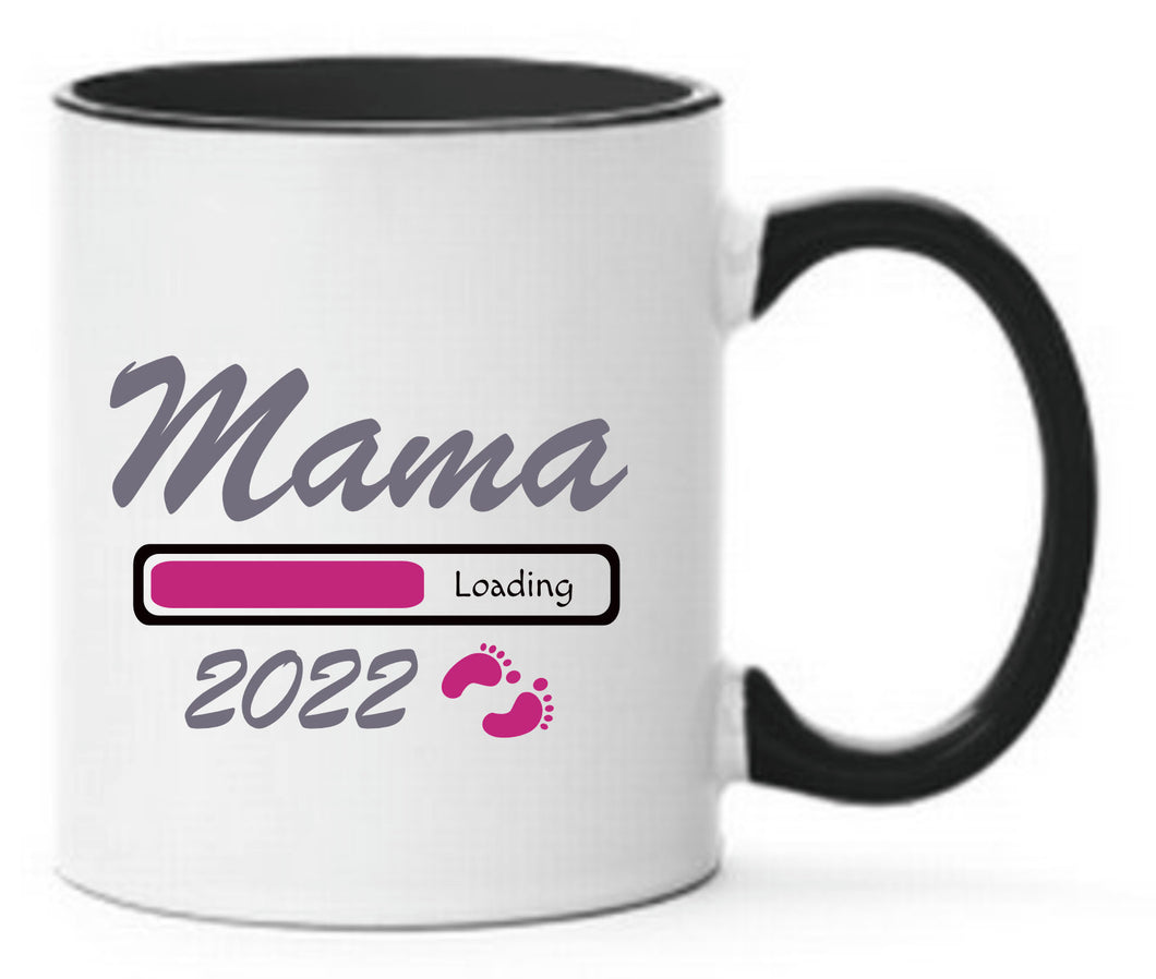Tasse Mama 2022 Loading Pink Schwarze Tasse bald werdende